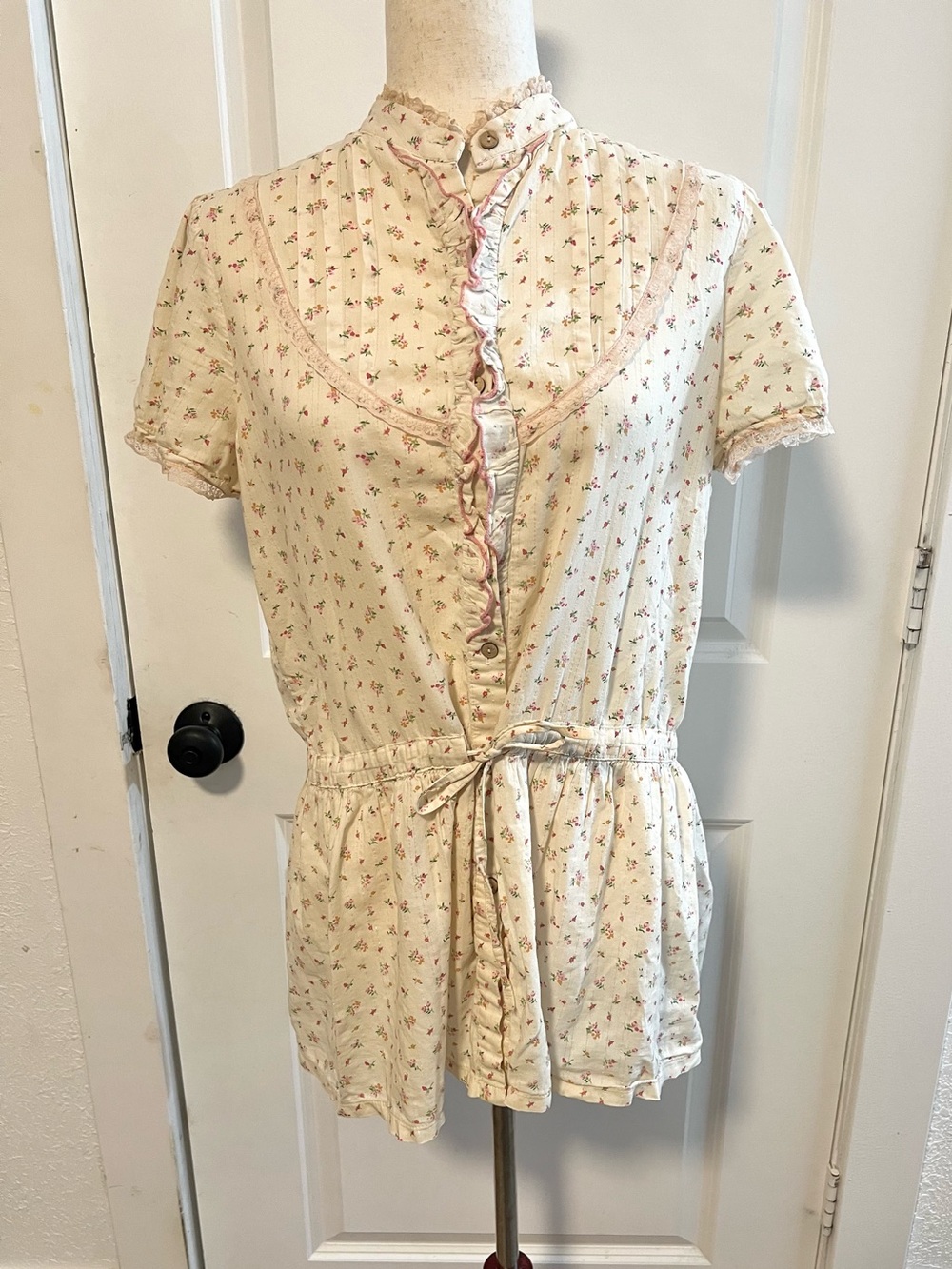 VNTG Y2K Cottagecore Prairie Longline Tunic Lace Trimmed Ditsy Floral Blouse